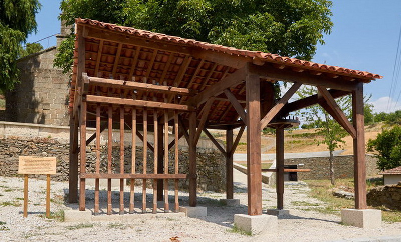 A Reconstrução dos Moinhos Romanos de Pilões / The Roman Mining Mills construction